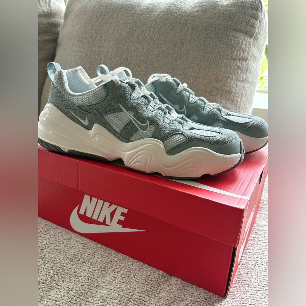 Nike Tech Hera Sneakers - Picture 5 of 9